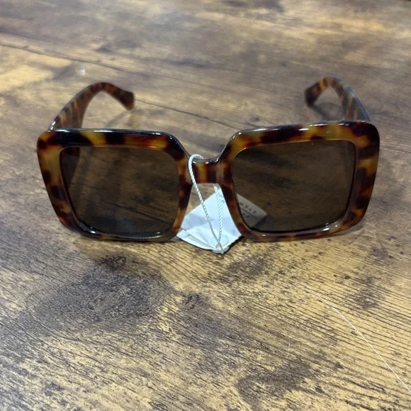 Tortoise Shell Sunglasses - Picture 1 of 2